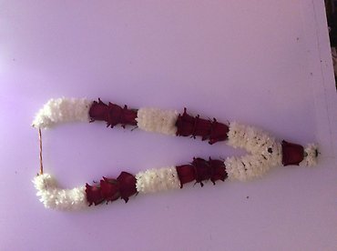 3 rose garland