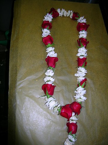 Roses and button mums garland