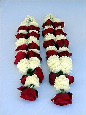 Rose and mums garland